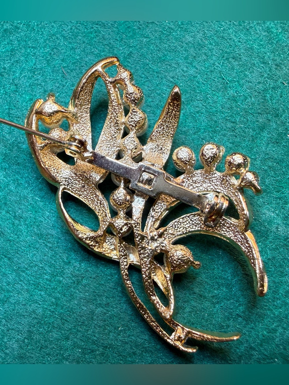 Vintage Faux Pearl Floral Brooch Gold Tone Mid Century Statement Pin - Picture 7 of 7
